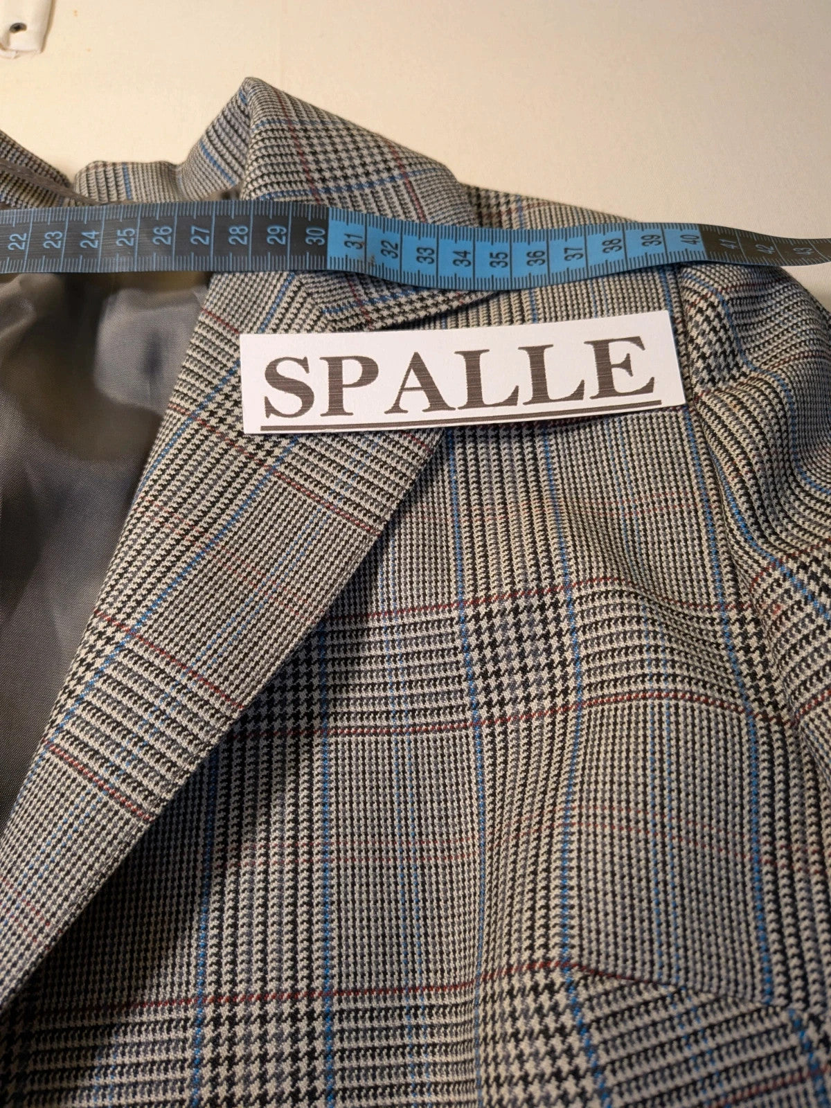 Blazer donna vintage Principe di Galles grigio con righe colorate e chiusura a 4 bottoni