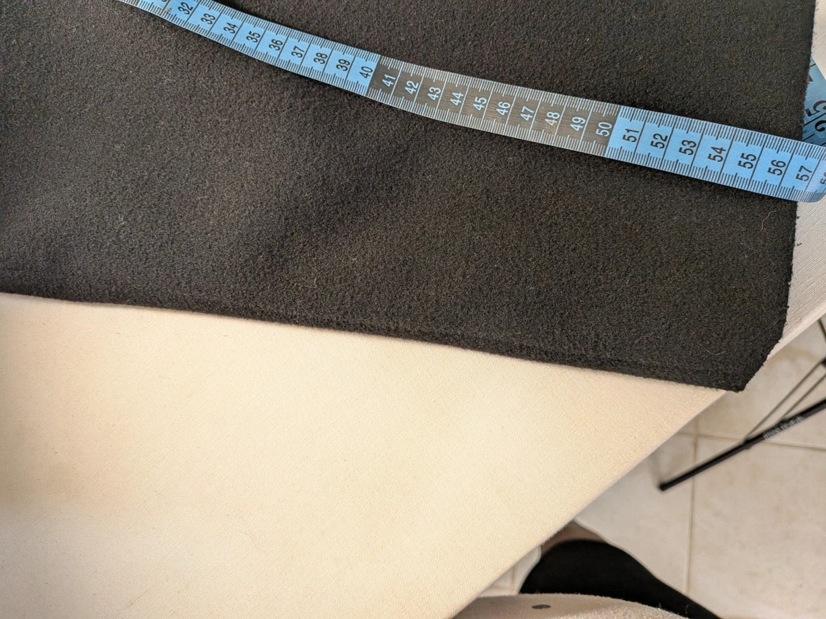 Cappotto donna nero Made in Italy con collo in ecopelliccia e chiusura a bottoni