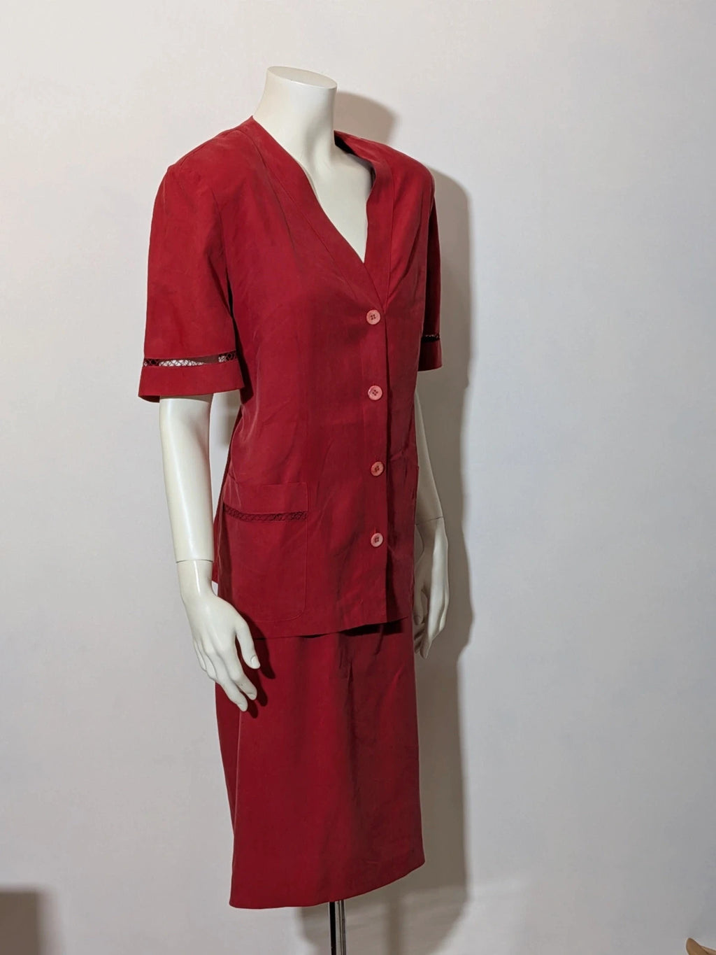 SETA vintage burgundy skirt suit, short-sleeve deep V-neck jacket with lace details.