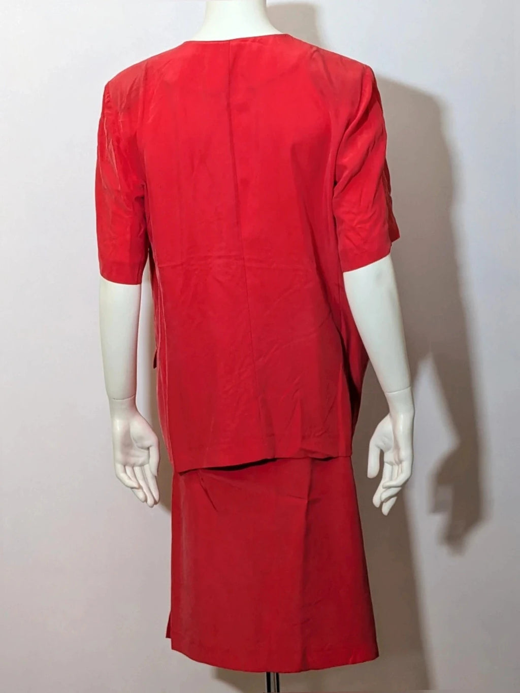 Made in Italy red skirt suit, short sleeve jacket with gold jewel buttons, 100% Cupro.