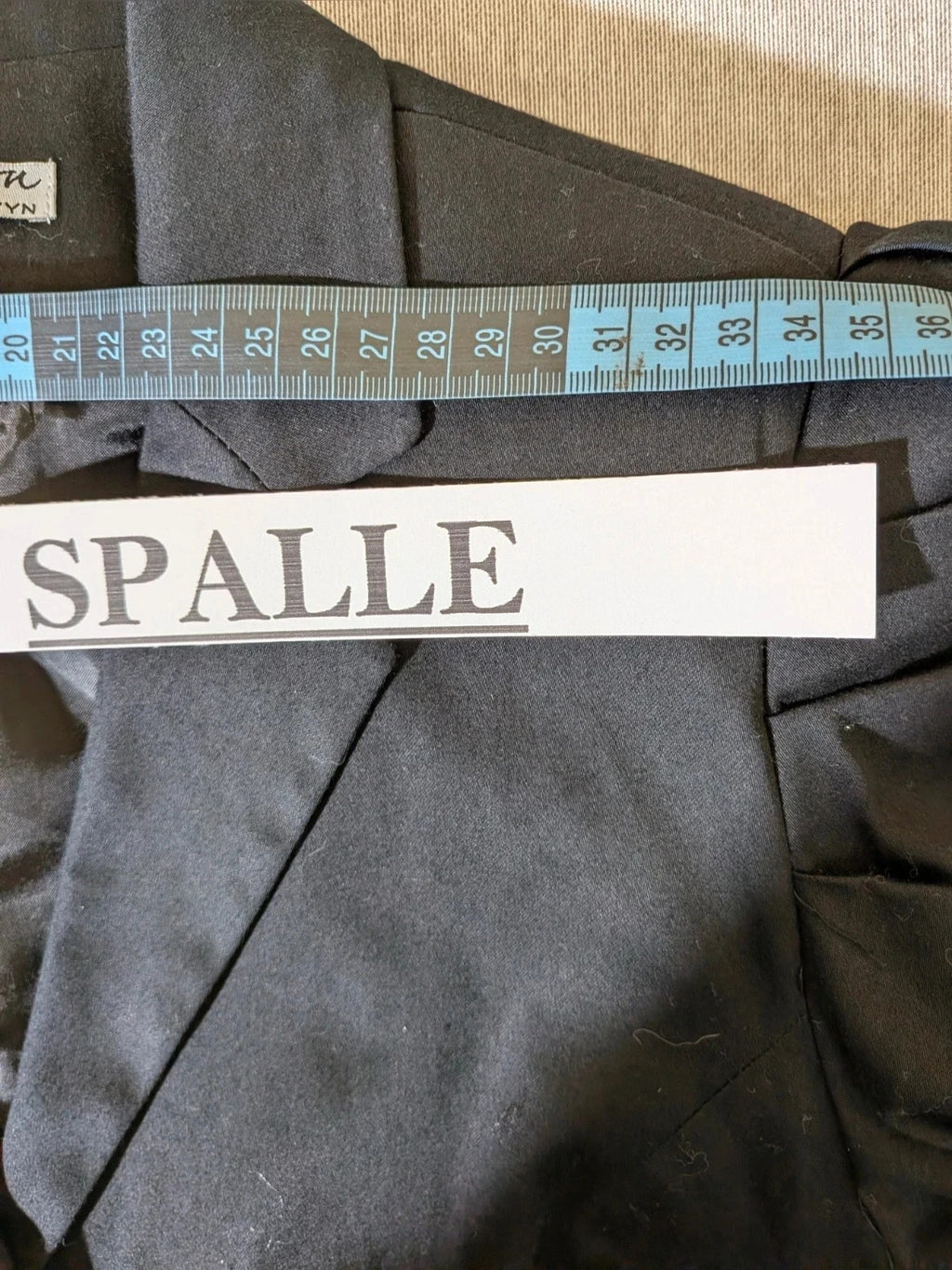 Extyn black blazer with puff sleeves, modern design, made in Italy, high-quality cotton.