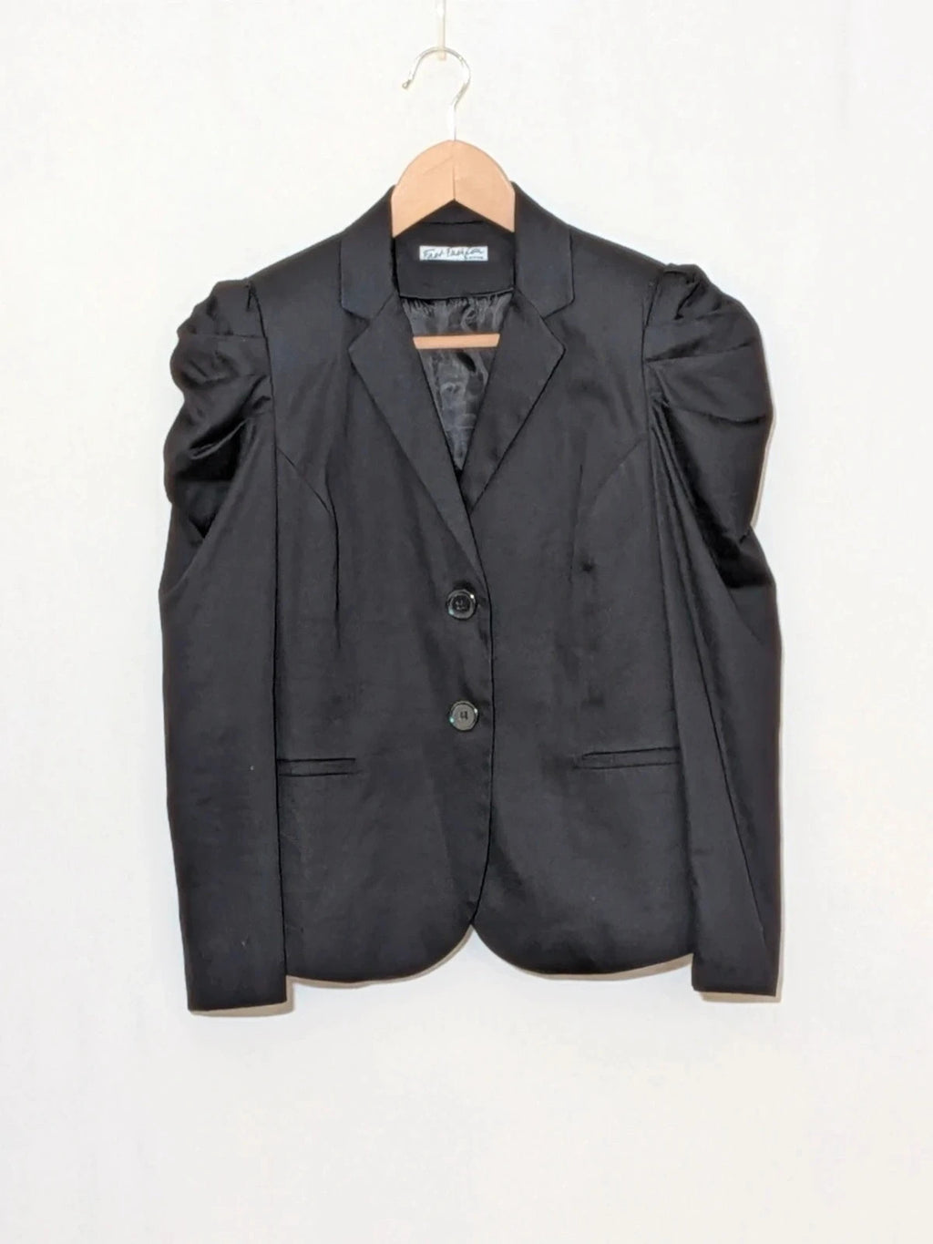 Extyn black blazer with puff sleeves, modern design, made in Italy, high-quality cotton.