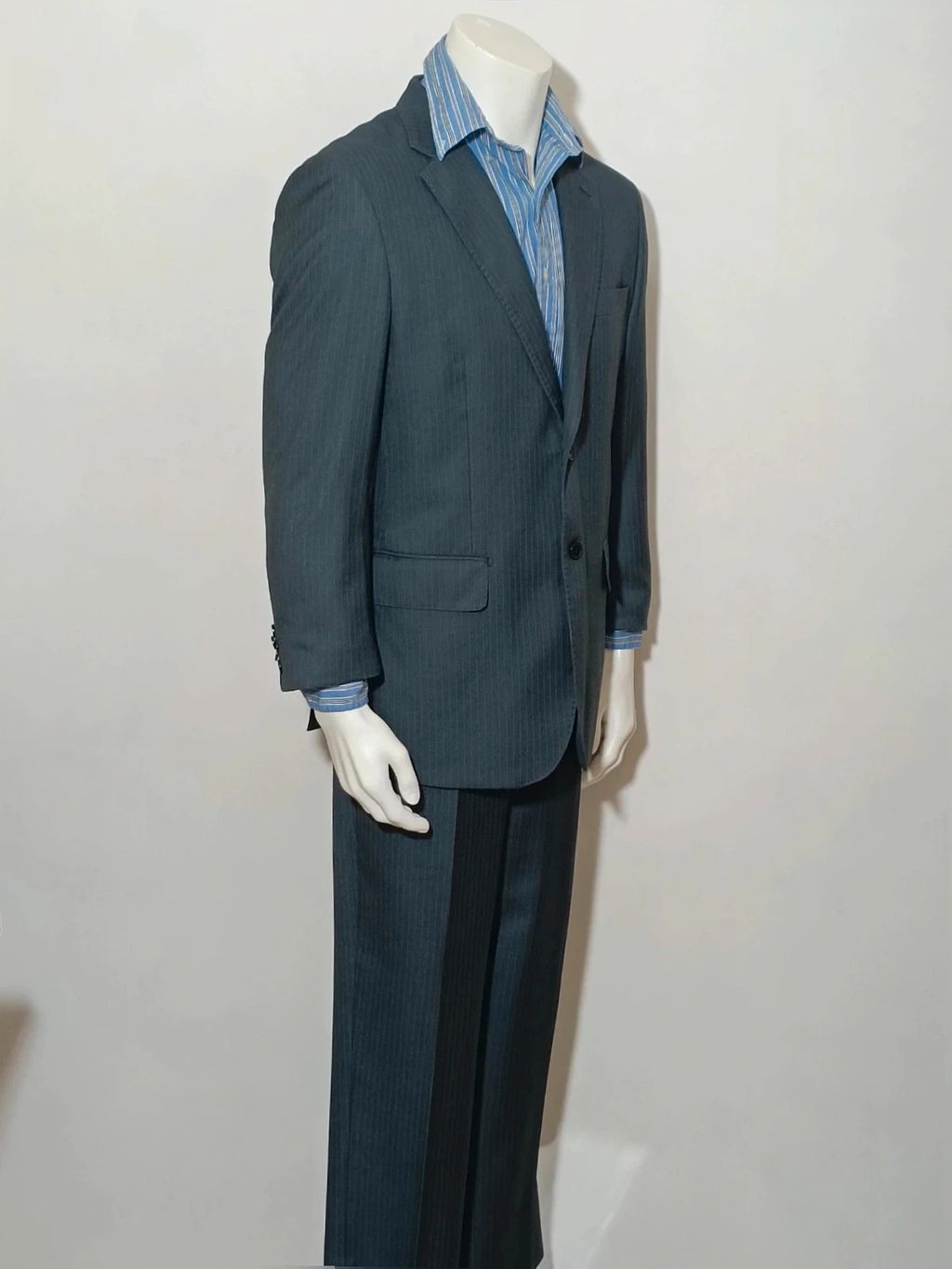Alessandro Reale grey jacket with fine vertical pinstripes, tailored elegance, perfect condition.