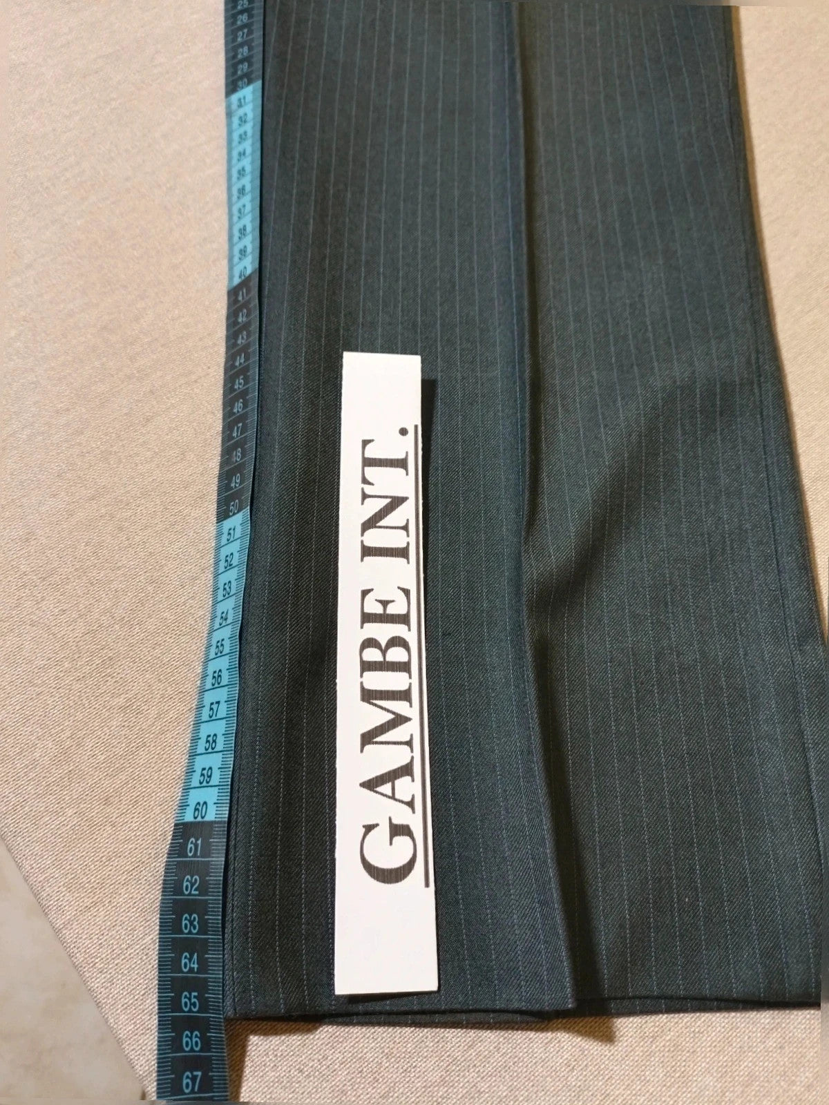 Abito uomo Alessandro Reale grigio antracite gessato, giacca e pantalone