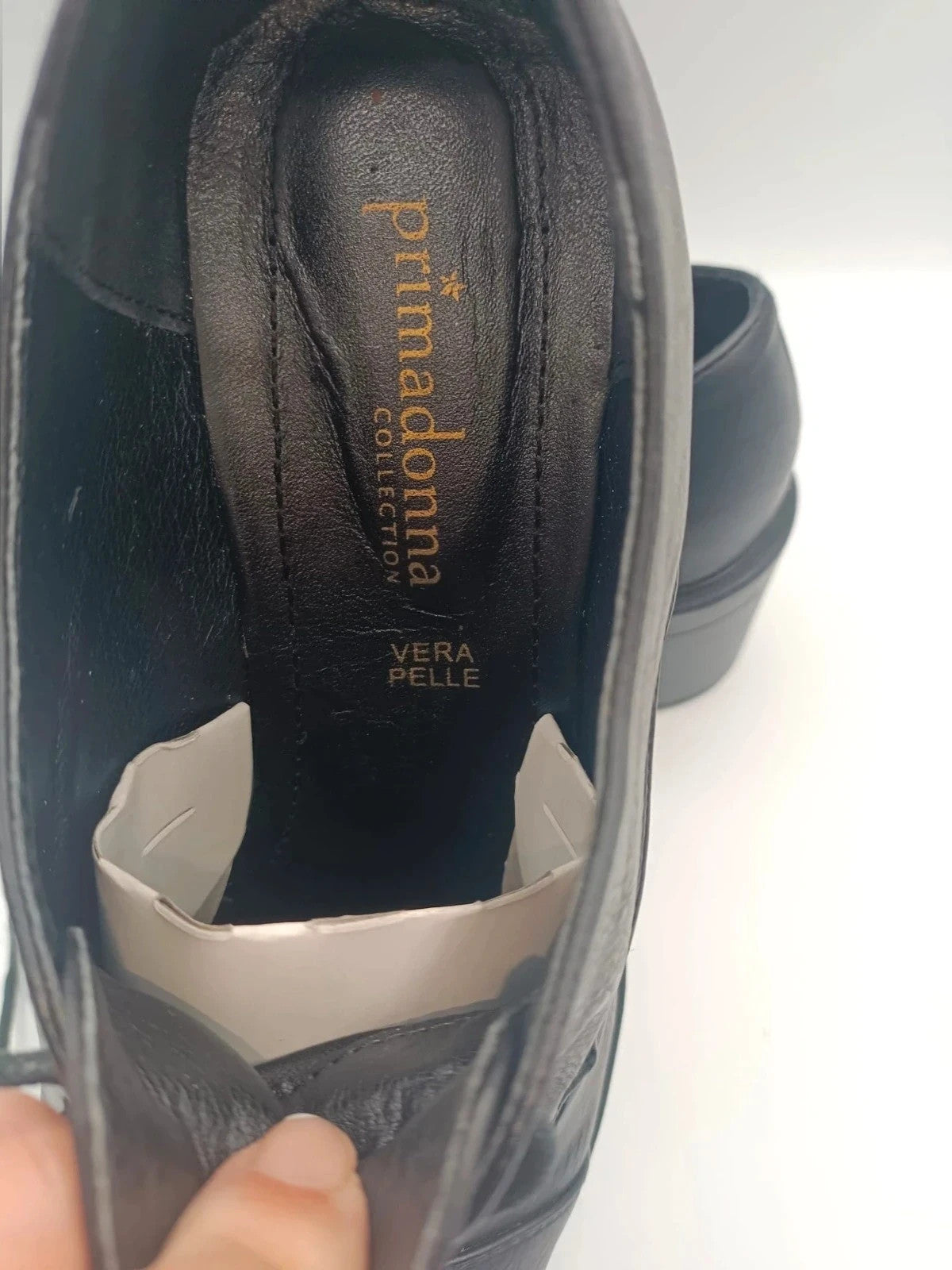 Primadonna black Oxford shoes in genuine leather with internal certification and intact sole.