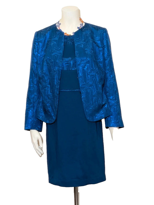 Momenti blue skirt suit with geometric jacquard pattern and fitted jacket.