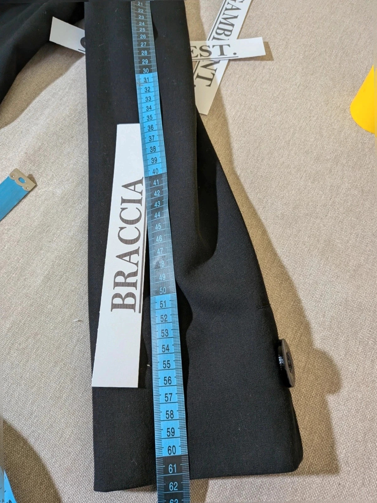 Lineaemme black blazer single-breasted with two-button closure and front pockets.