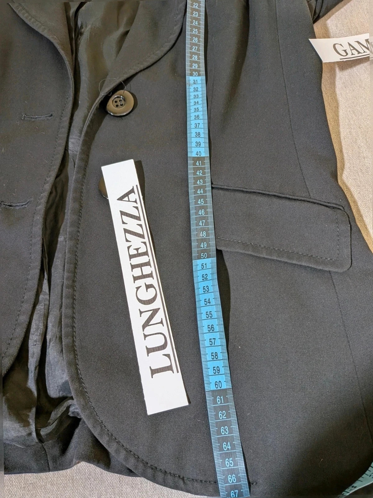 Lineaemme black blazer single-breasted with two-button closure and front pockets.