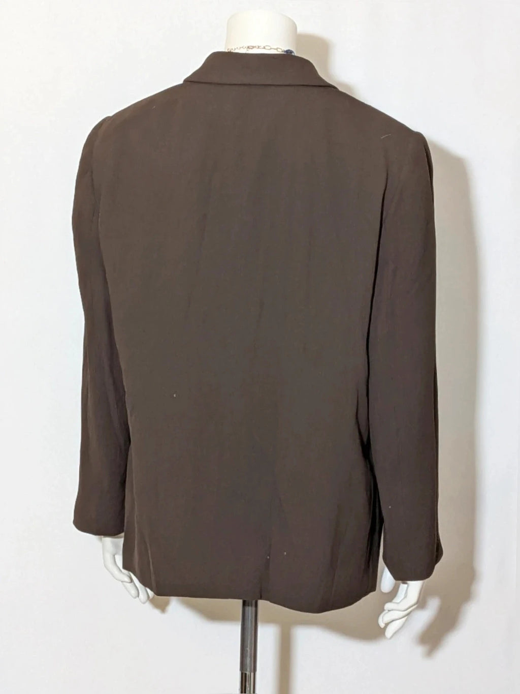 Les Copains brown blazer tailored design with textured fabric and partial logo lining.