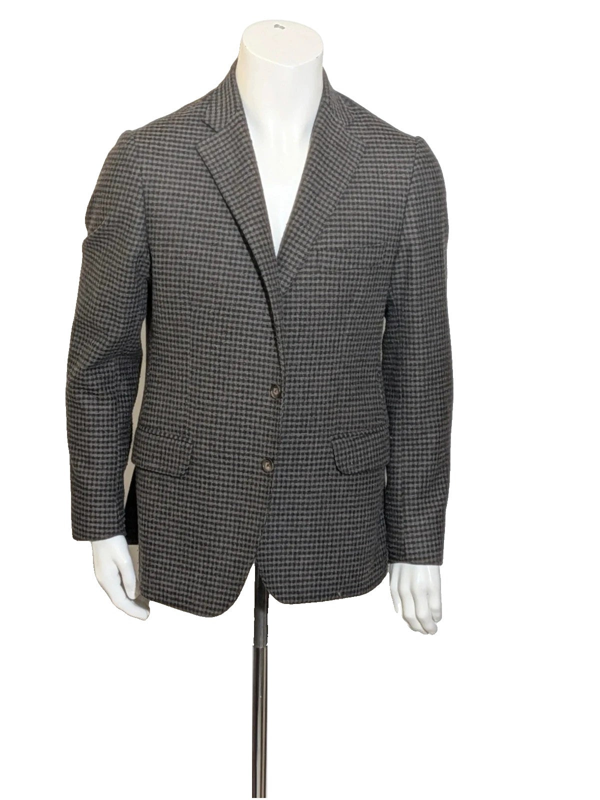 Fusaro grey blazer houndstooth pattern 100% wool with AMF stitching details.