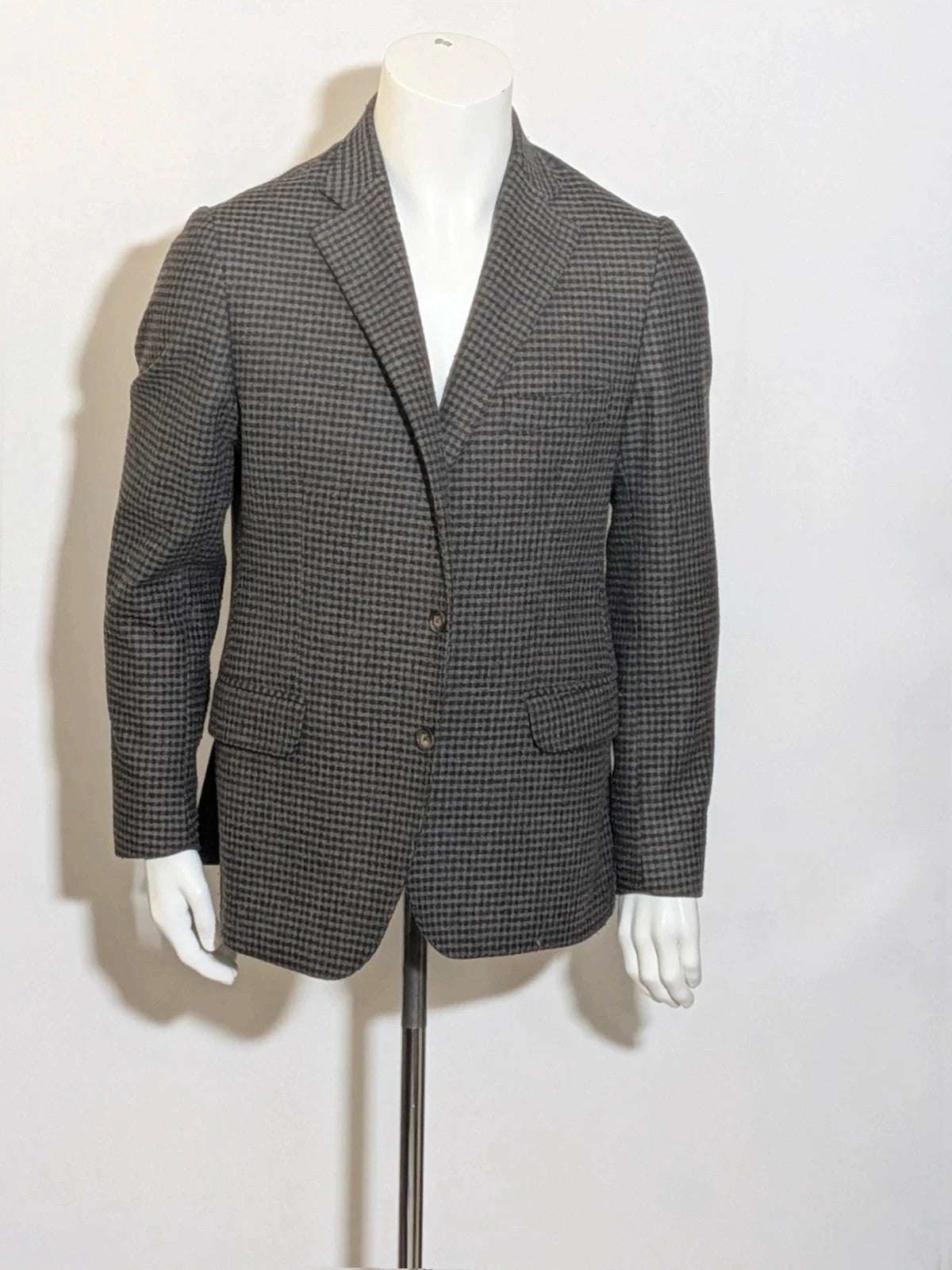 Fusaro grey blazer houndstooth pattern 100% wool with AMF stitching details.
