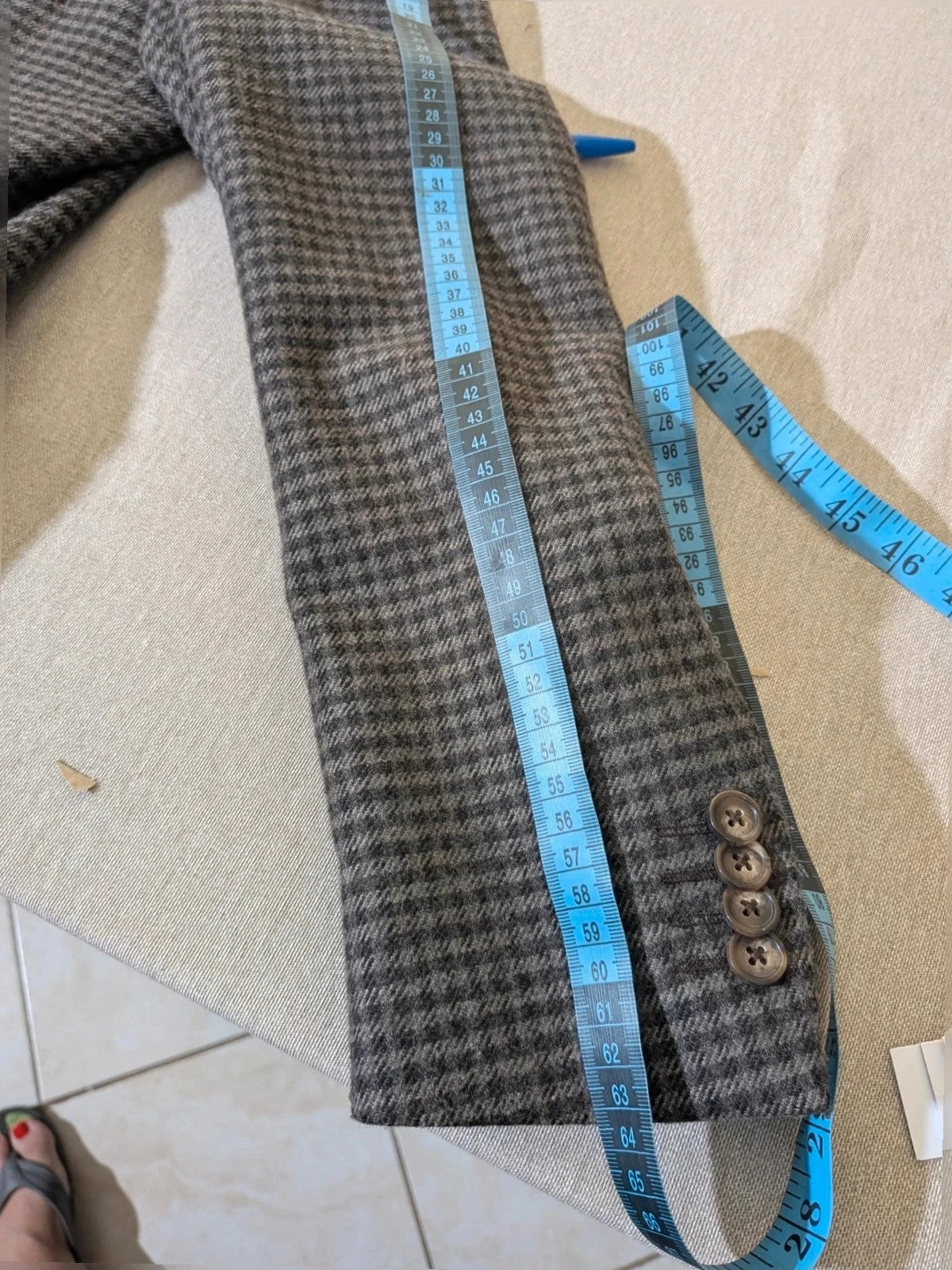 Fusaro grey blazer houndstooth pattern 100% wool with AMF stitching details.