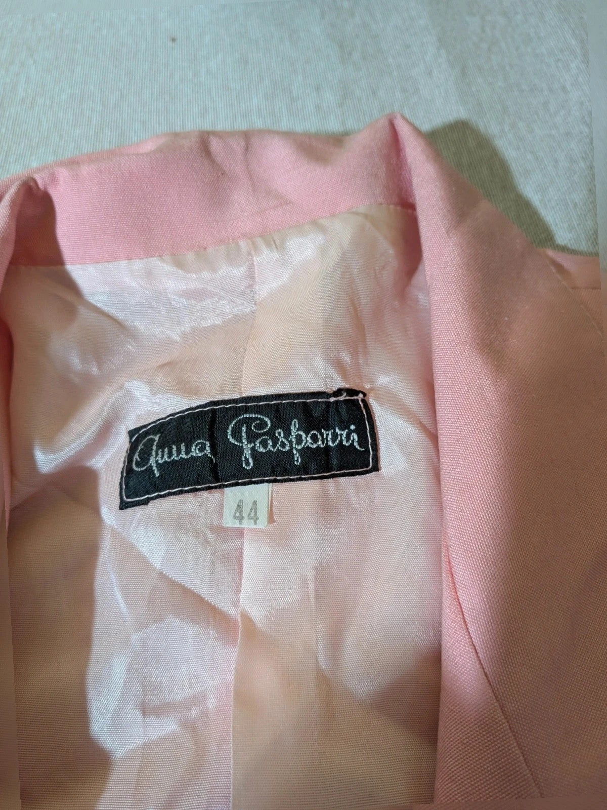 Anna Gasparri pink skirt suit with structured fabric and gold buttons, vintage 80s/90s style.
