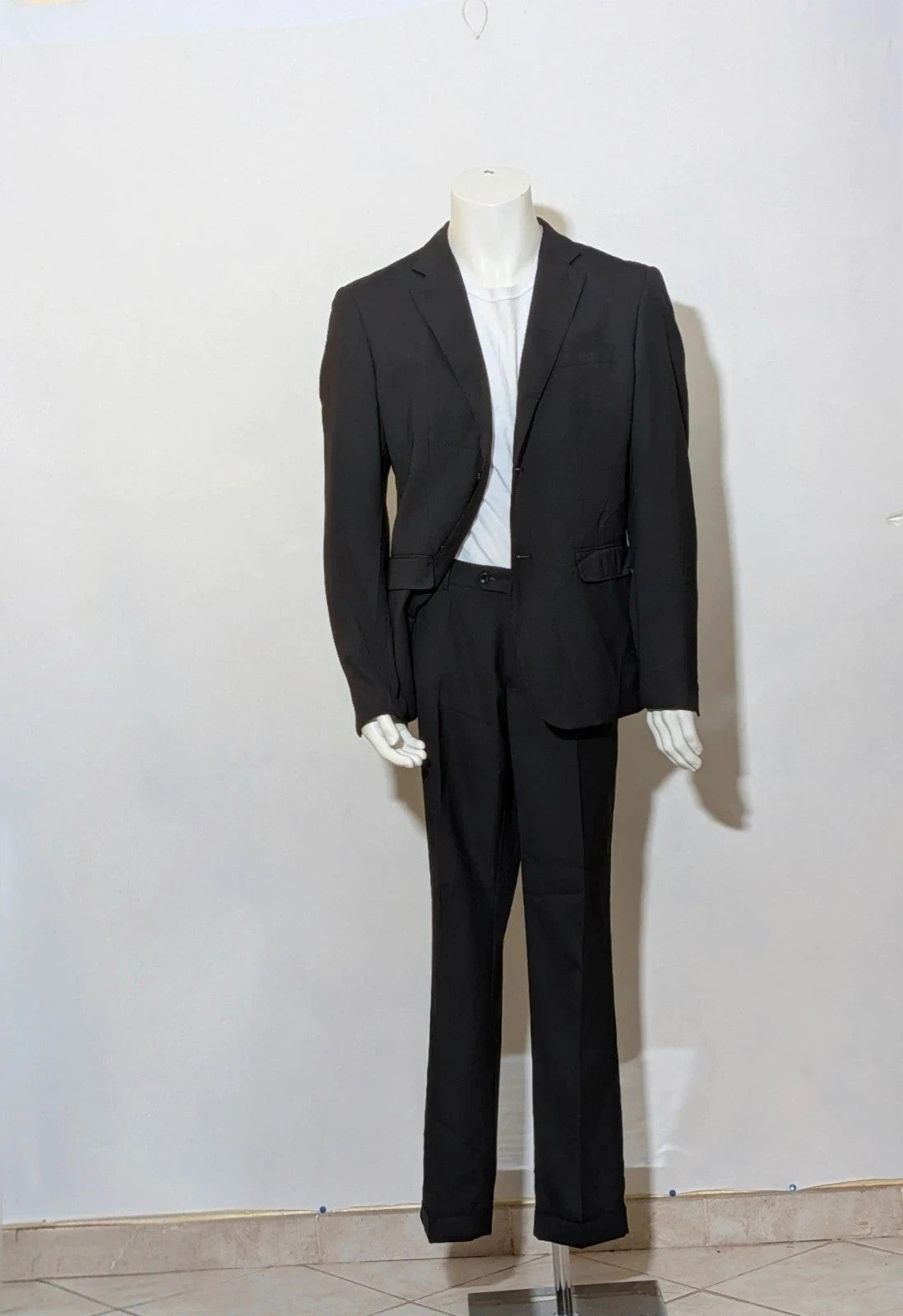 Radaus black suit with modern cut, purple contrast lining, soft viscose blend.