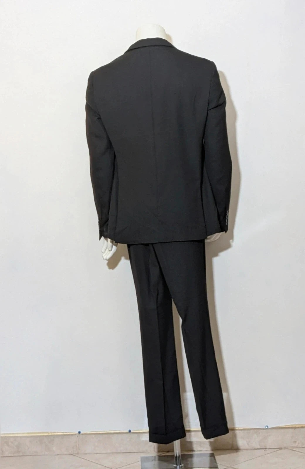 Radaus black suit with modern cut, purple contrast lining, soft viscose blend.