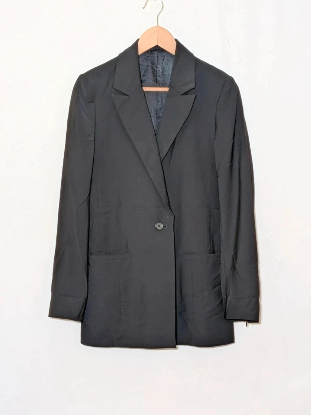 BENETTON black suit with COS blazer, minimalist design, high-quality wool blend fabric.