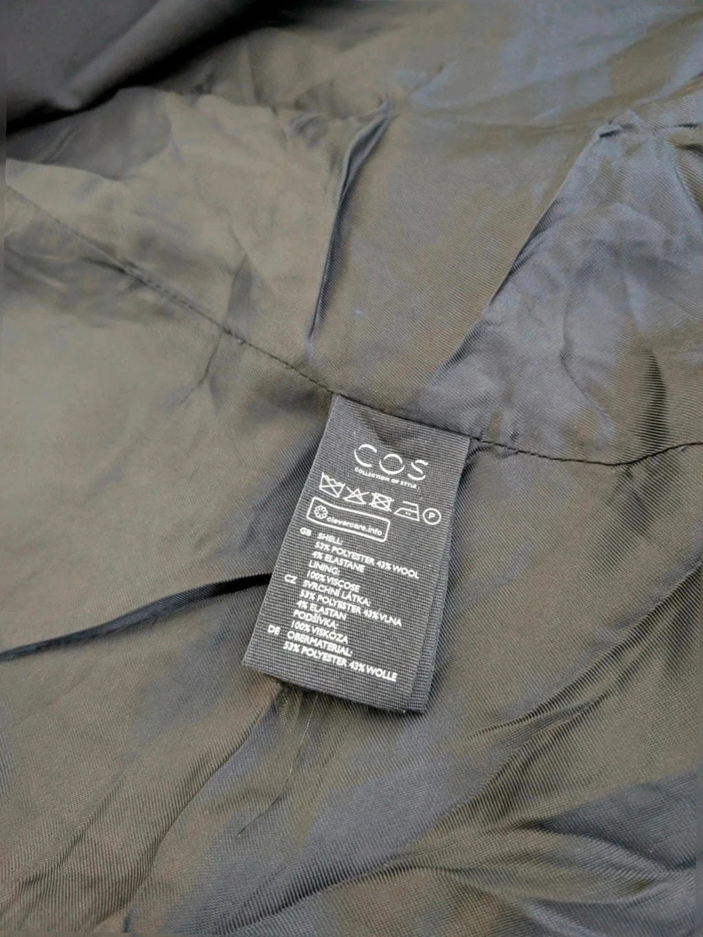 BENETTON black suit with COS blazer, minimalist design, high-quality wool blend fabric.