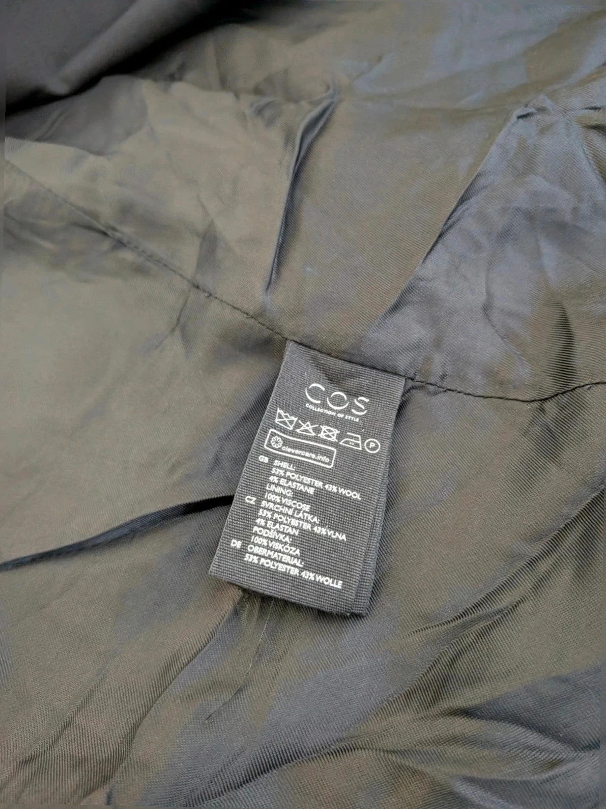 BENETTON black suit with COS blazer, minimalist design, high-quality wool blend fabric.