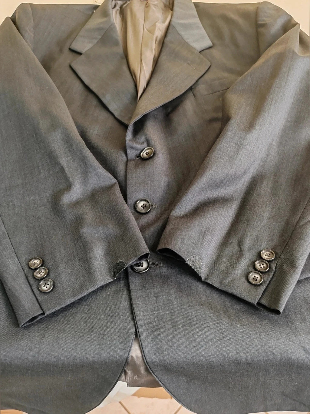 Marlane navy three-piece suit, classic cut jacket, five-button vest, high-quality wool.