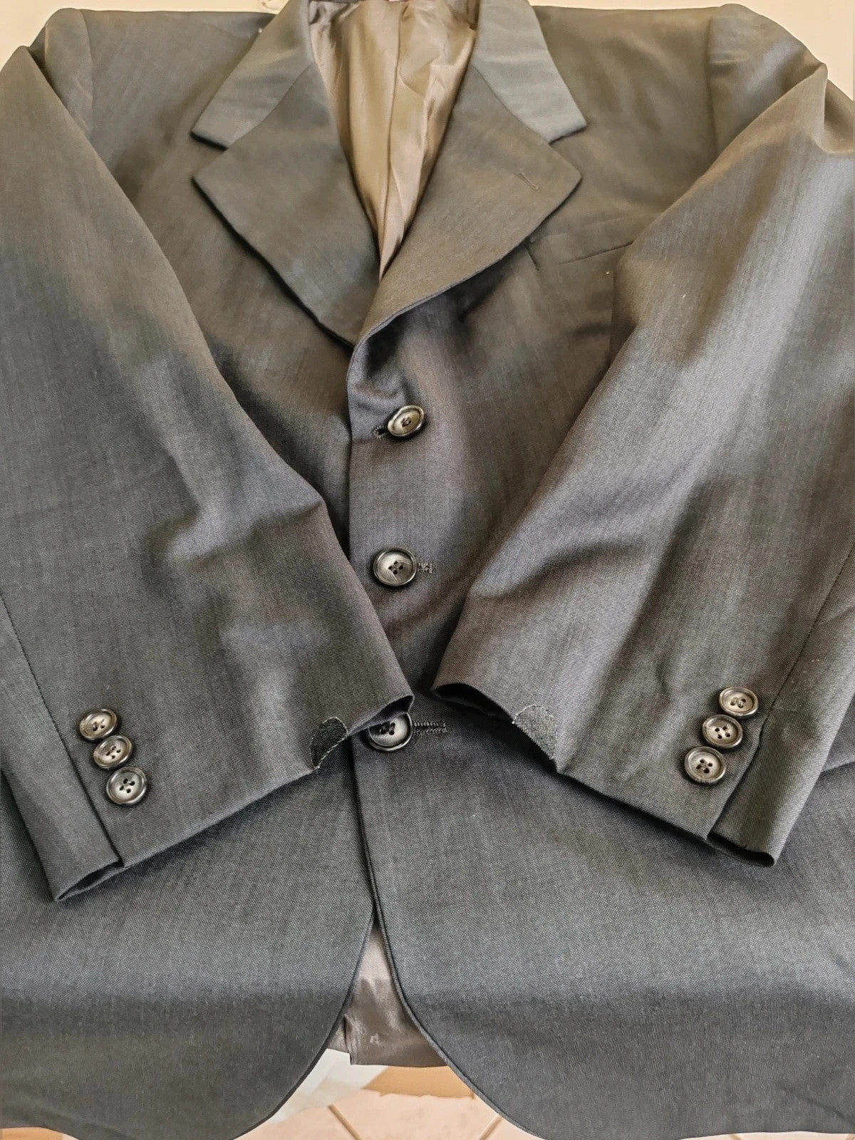Marlane navy three-piece suit, classic cut jacket, five-button vest, high-quality wool.