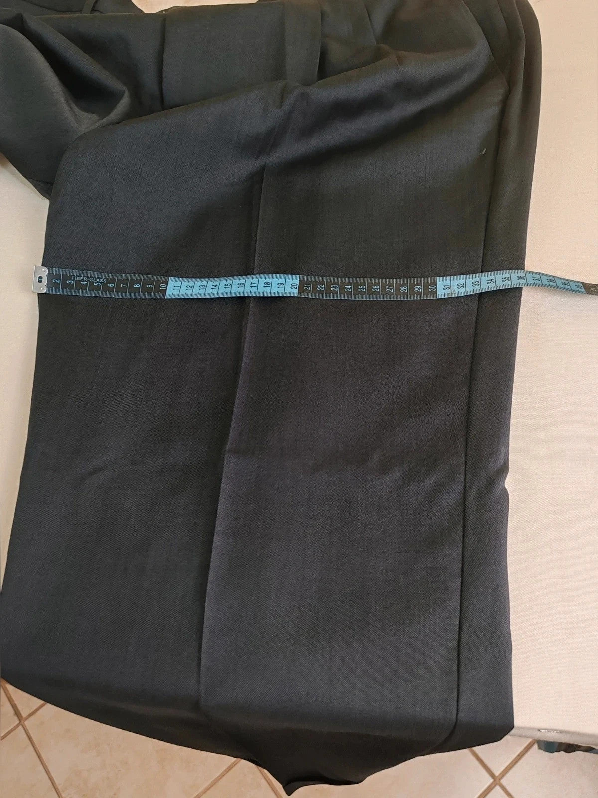 Marlane navy three-piece suit, classic cut jacket, five-button vest, high-quality wool.