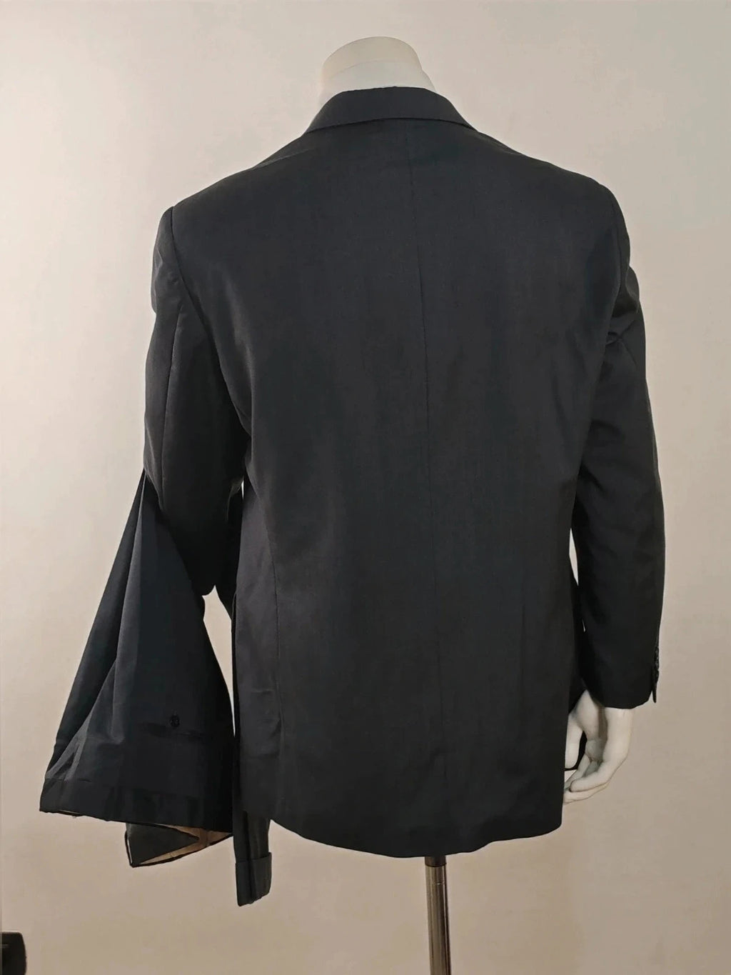 Marlane navy three-piece suit, classic cut jacket, five-button vest, high-quality wool.