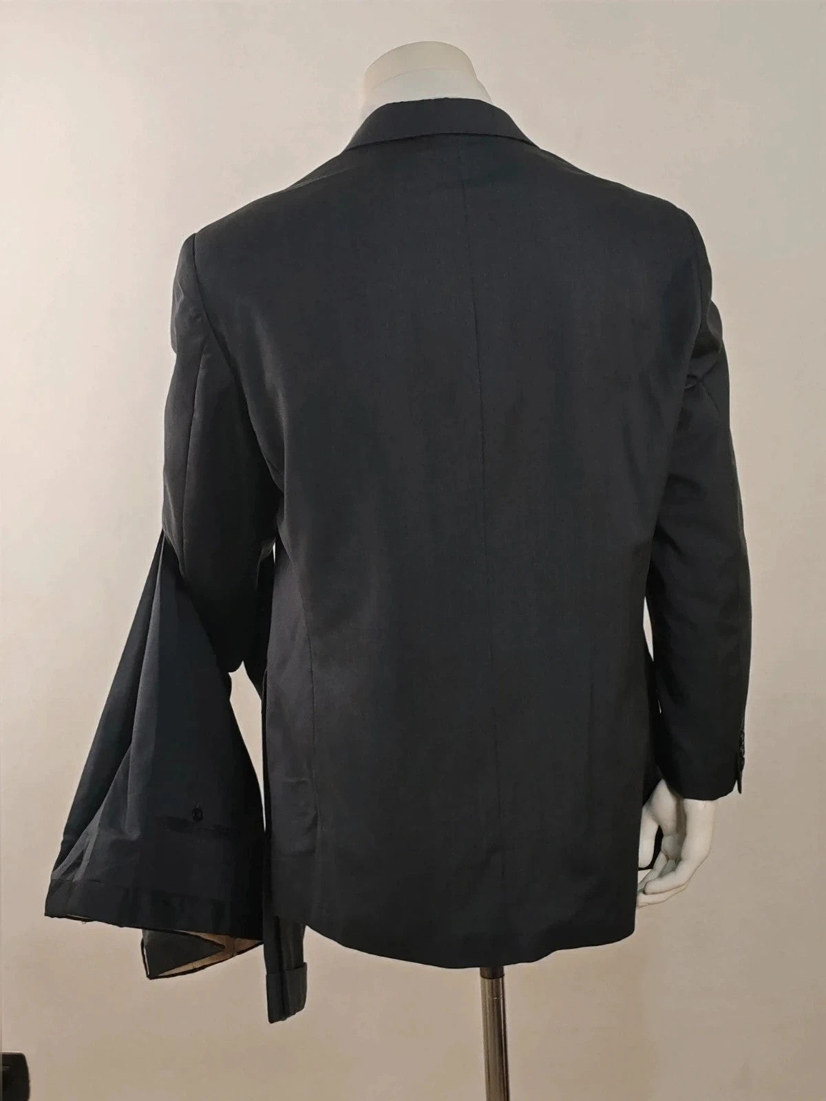 Marlane navy three-piece suit, classic cut jacket, five-button vest, high-quality wool.