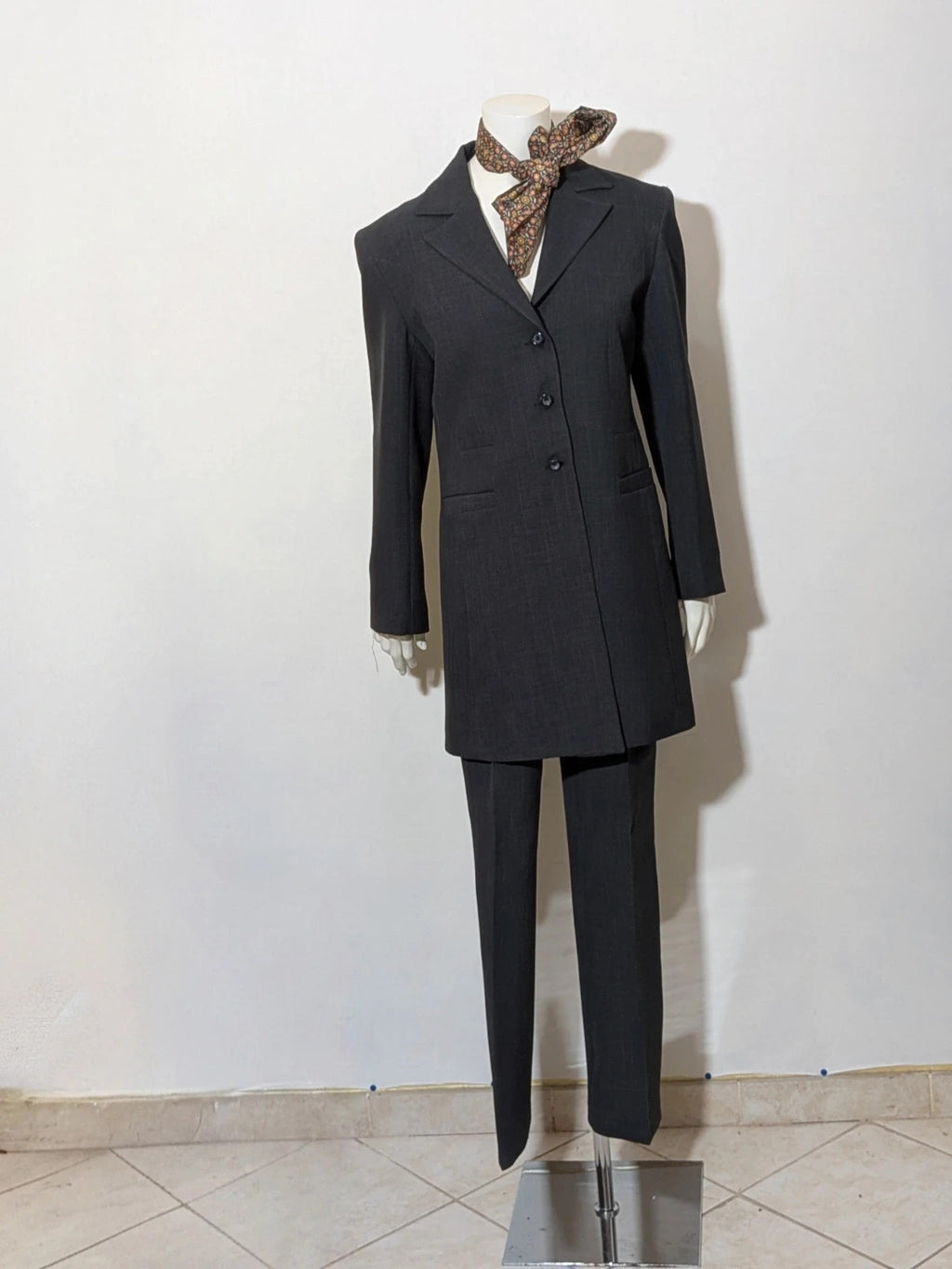 Pheder Studio grey vintage suit with long jacket and tailored pants, excellent condition.