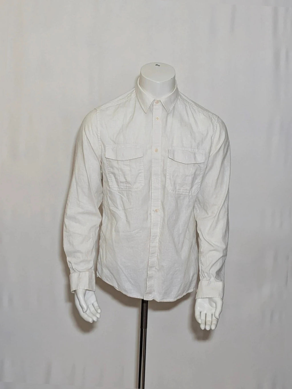 H&M cream men's shirt lightweight linen-cotton blend with dual chest pockets and classic collar.