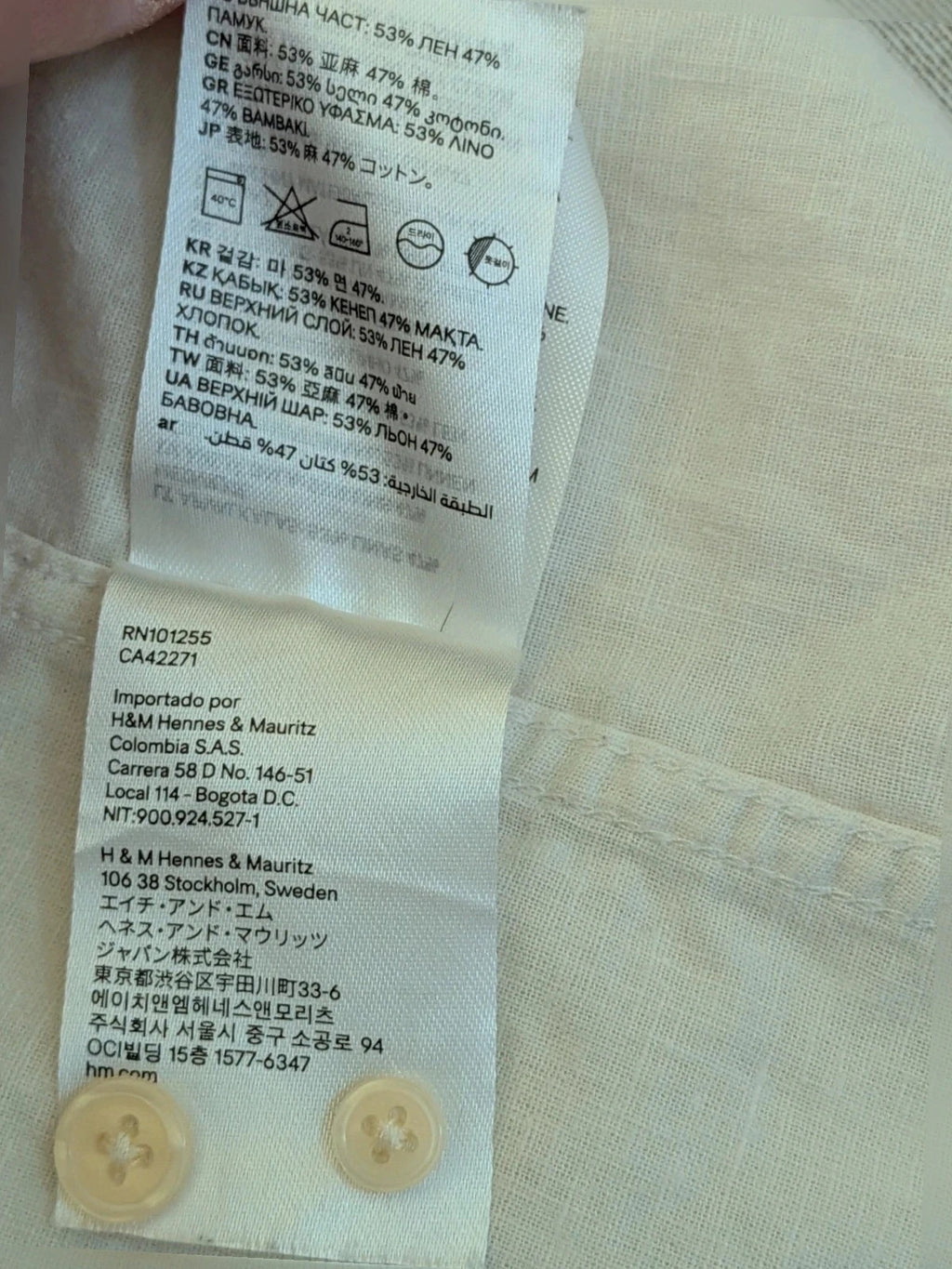 H&M cream men's shirt lightweight linen-cotton blend with dual chest pockets and classic collar.