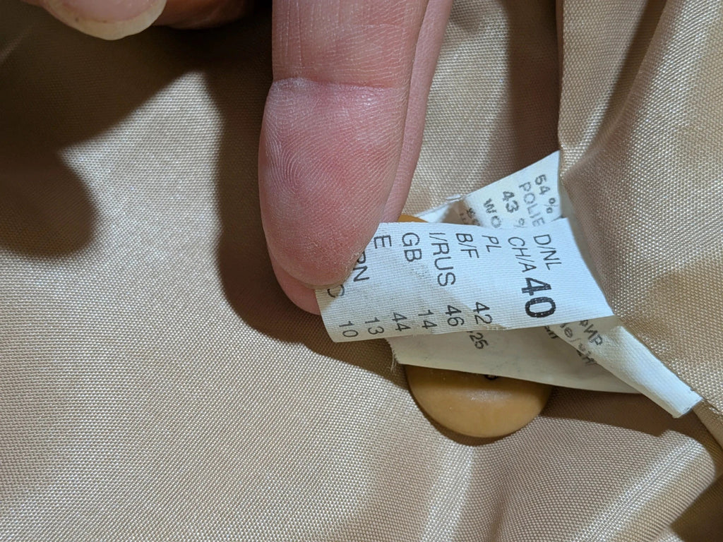 Gerry Weber beige suit jacket with three buttons and tailored fit, premium wool blend.