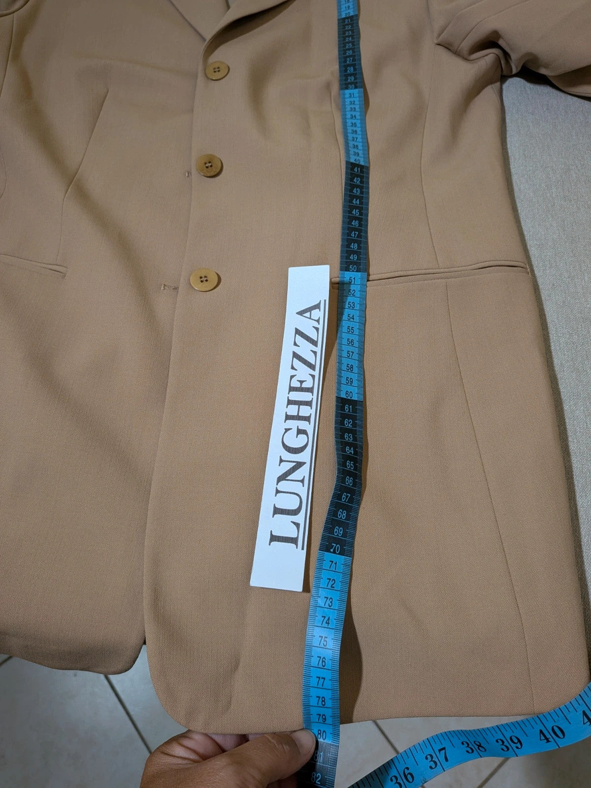 Gerry Weber beige suit jacket with three buttons and tailored fit, premium wool blend.