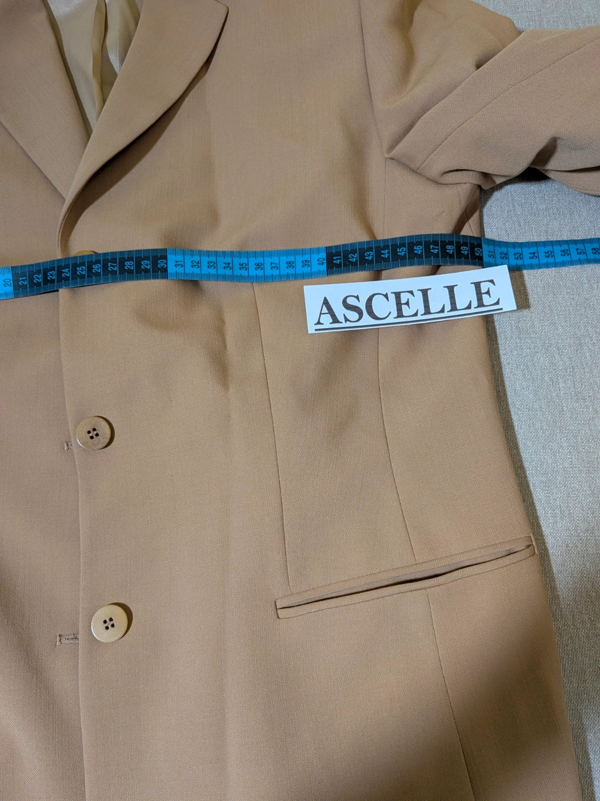 Gerry Weber beige suit jacket with three buttons and tailored fit, premium wool blend.