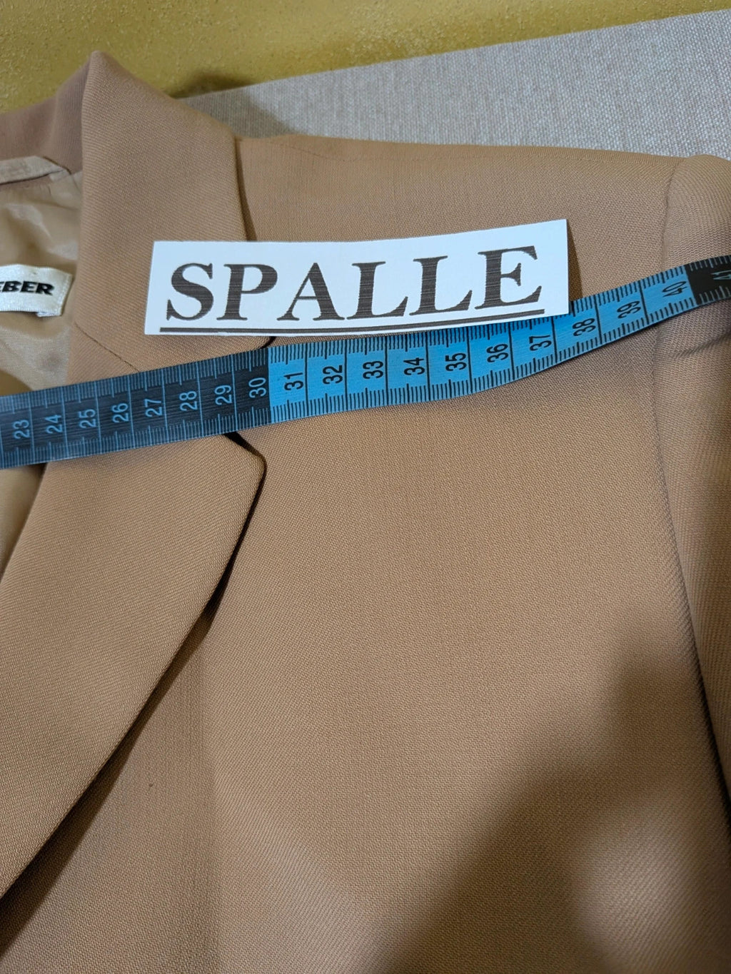 Gerry Weber beige suit jacket with three buttons and tailored fit, premium wool blend.