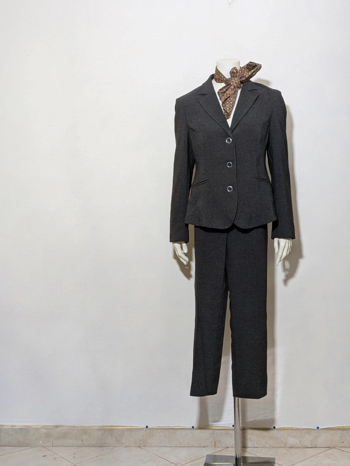 Made in Italy grey suit with three-button jacket and straight-leg trousers, soft fabric.