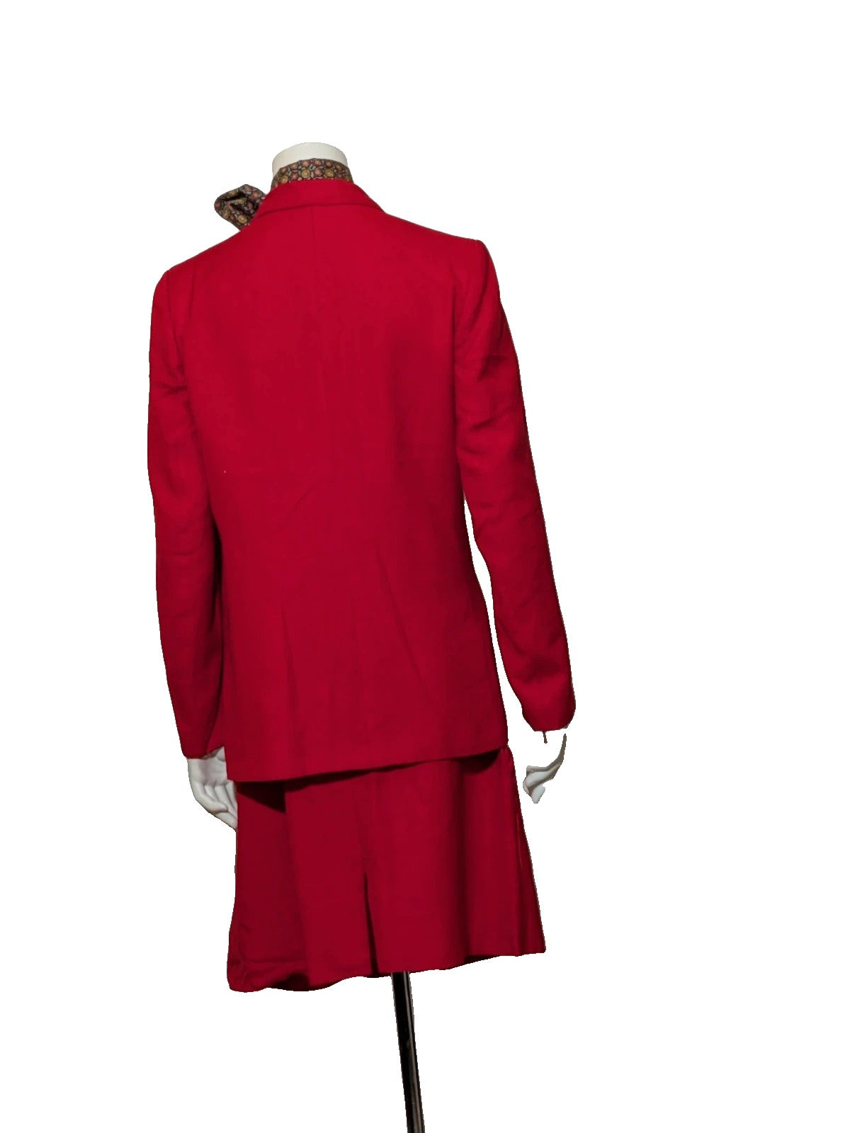 Tessuto red skirt suit with double-breasted jacket and linen-like texture.