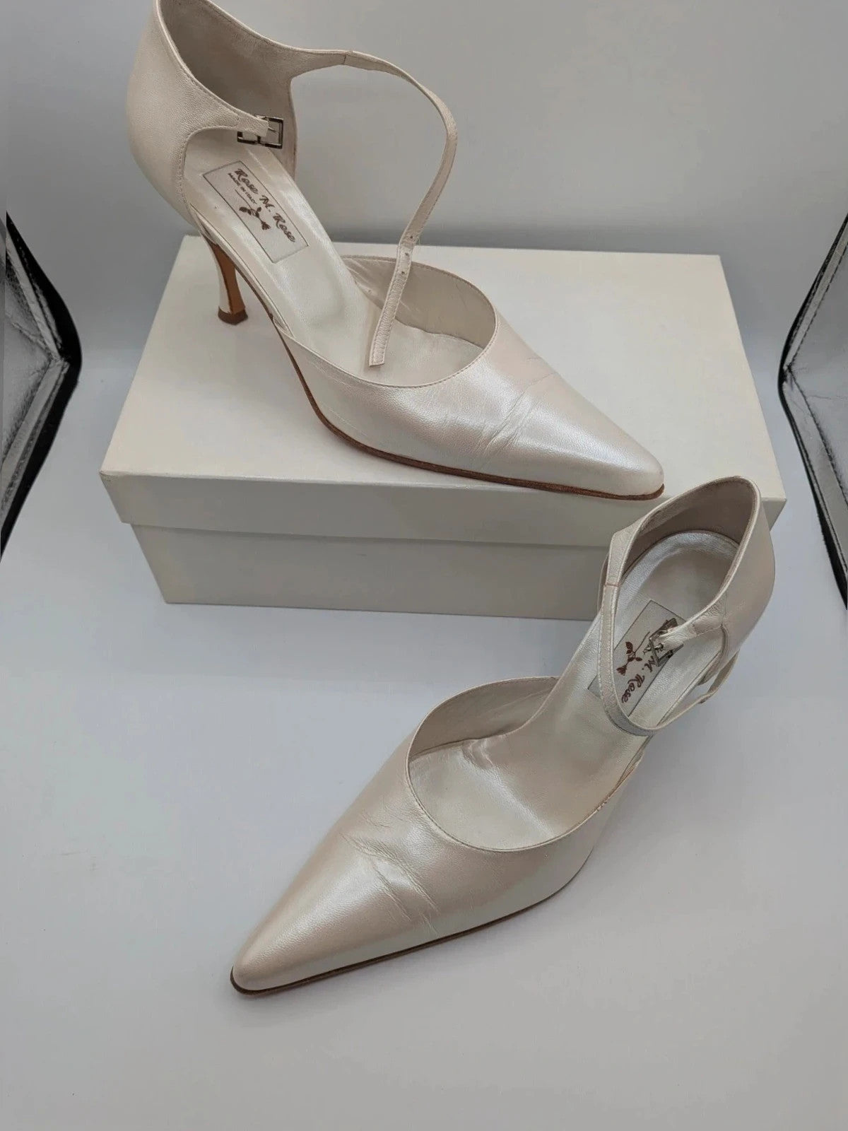 Rose M. Rose cream heels, pointed toe, genuine leather, ankle strap detail.
