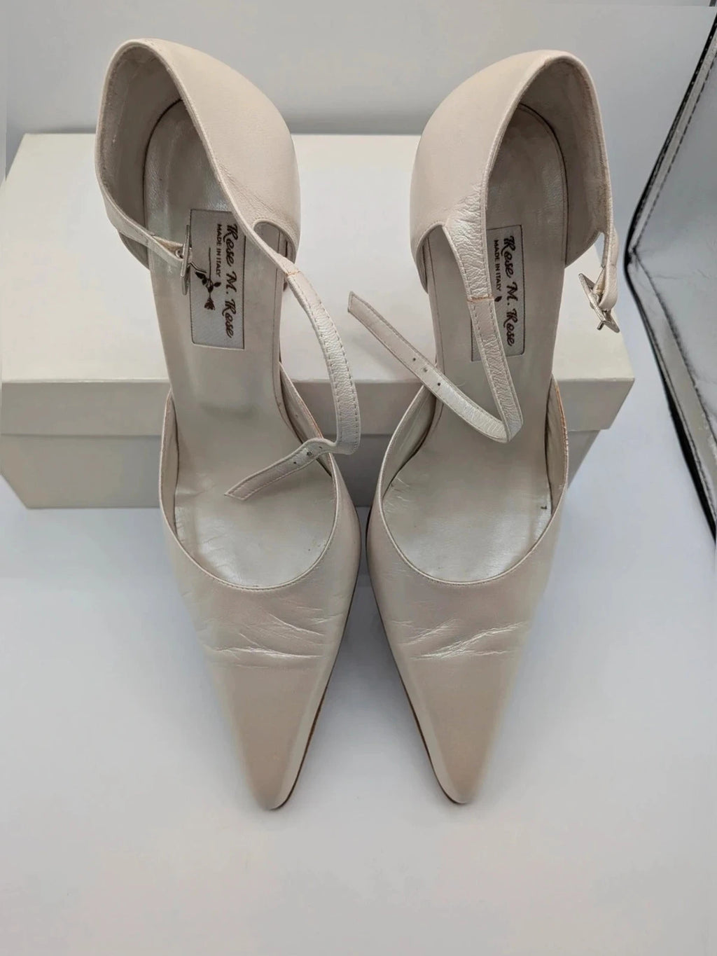 Rose M. Rose cream heels, pointed toe, genuine leather, ankle strap detail.