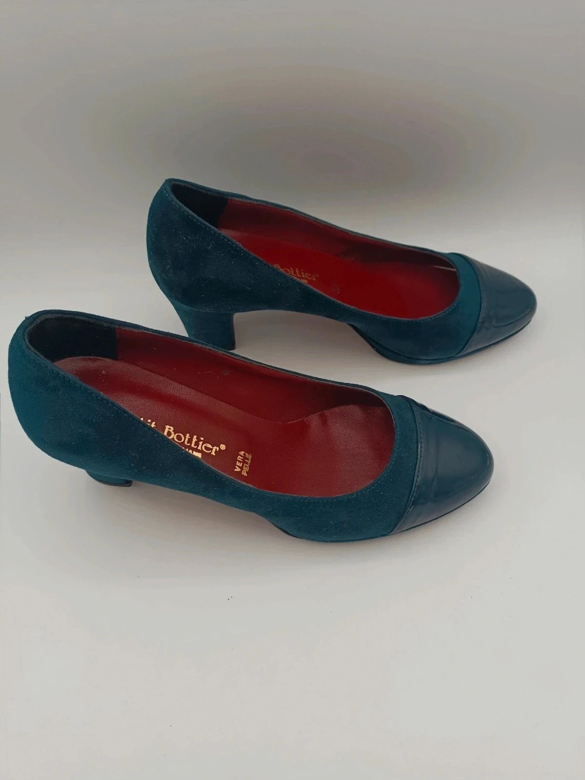 Vera Pelle blue heels 6 cm heel height made in Italy, elegant design.