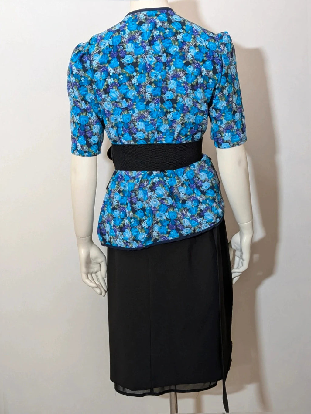 M-Made in Italy floral blazer blue and black with balloon sleeves and gold buttons.