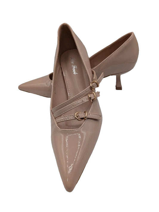 Mix Feel beige heels with pointed toe, glossy patent finish, and decorative gold buckles.
