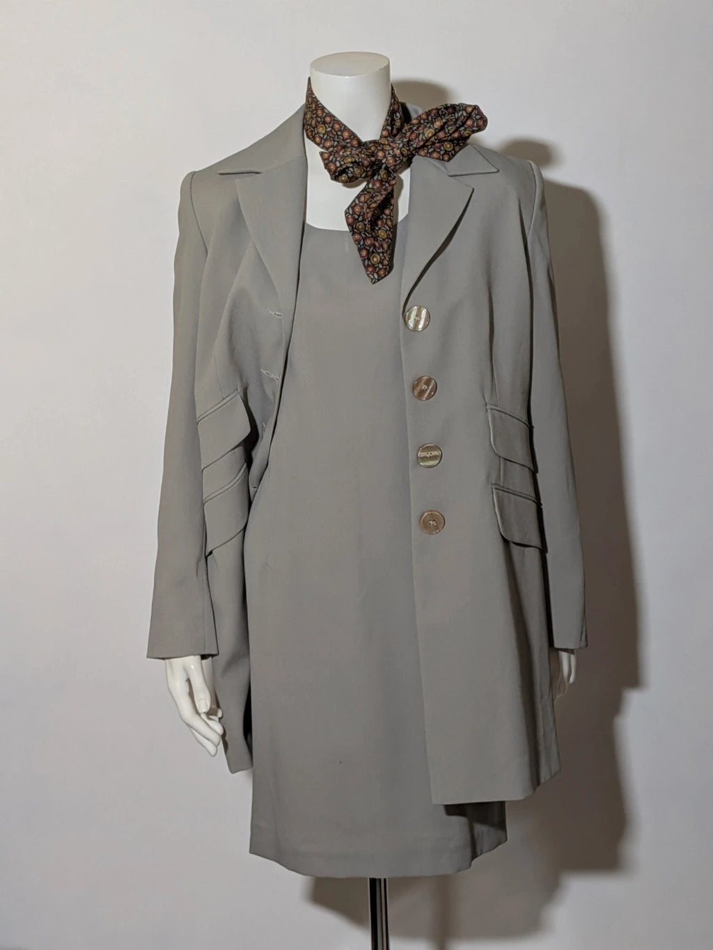 M-Made in Italy grey skirt suit with long jacket, short-sleeve dress, pearl buttons.