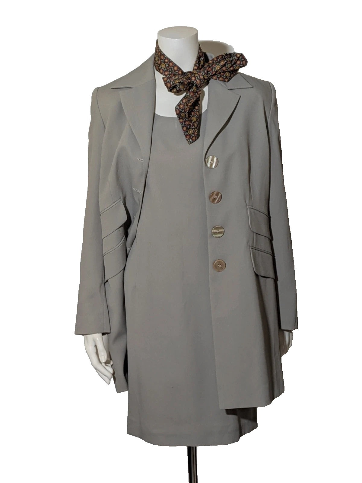 M-Made in Italy grey skirt suit with long jacket, short-sleeve dress, pearl buttons.