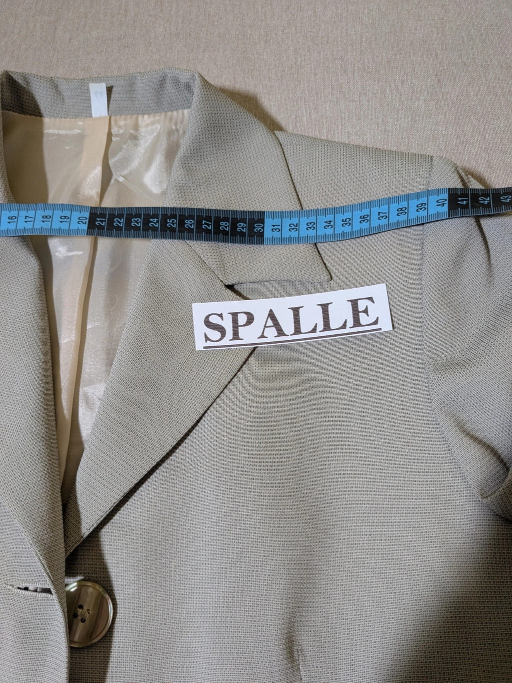 M-Made in Italy grey skirt suit with long jacket, short-sleeve dress, pearl buttons.