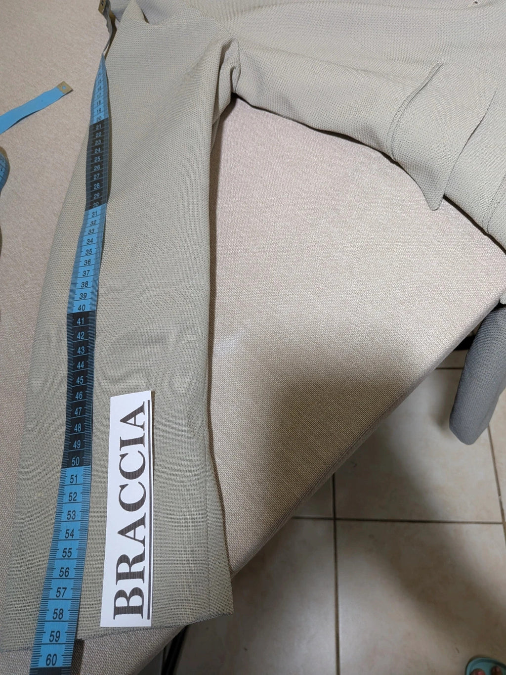M-Made in Italy grey skirt suit with long jacket, short-sleeve dress, pearl buttons.