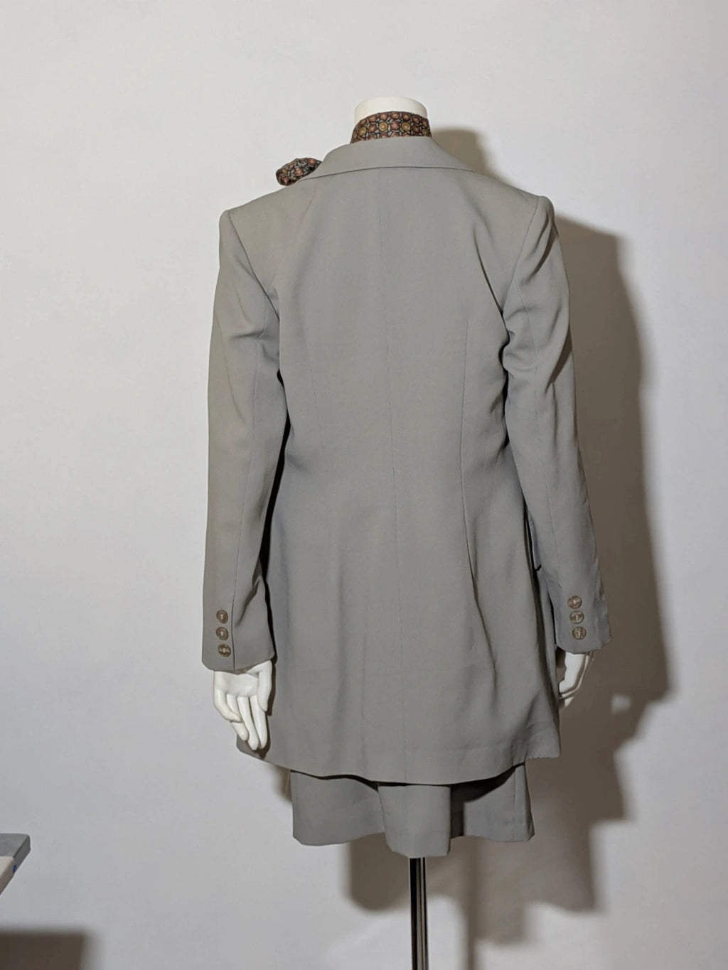M-Made in Italy grey skirt suit with long jacket, short-sleeve dress, pearl buttons.