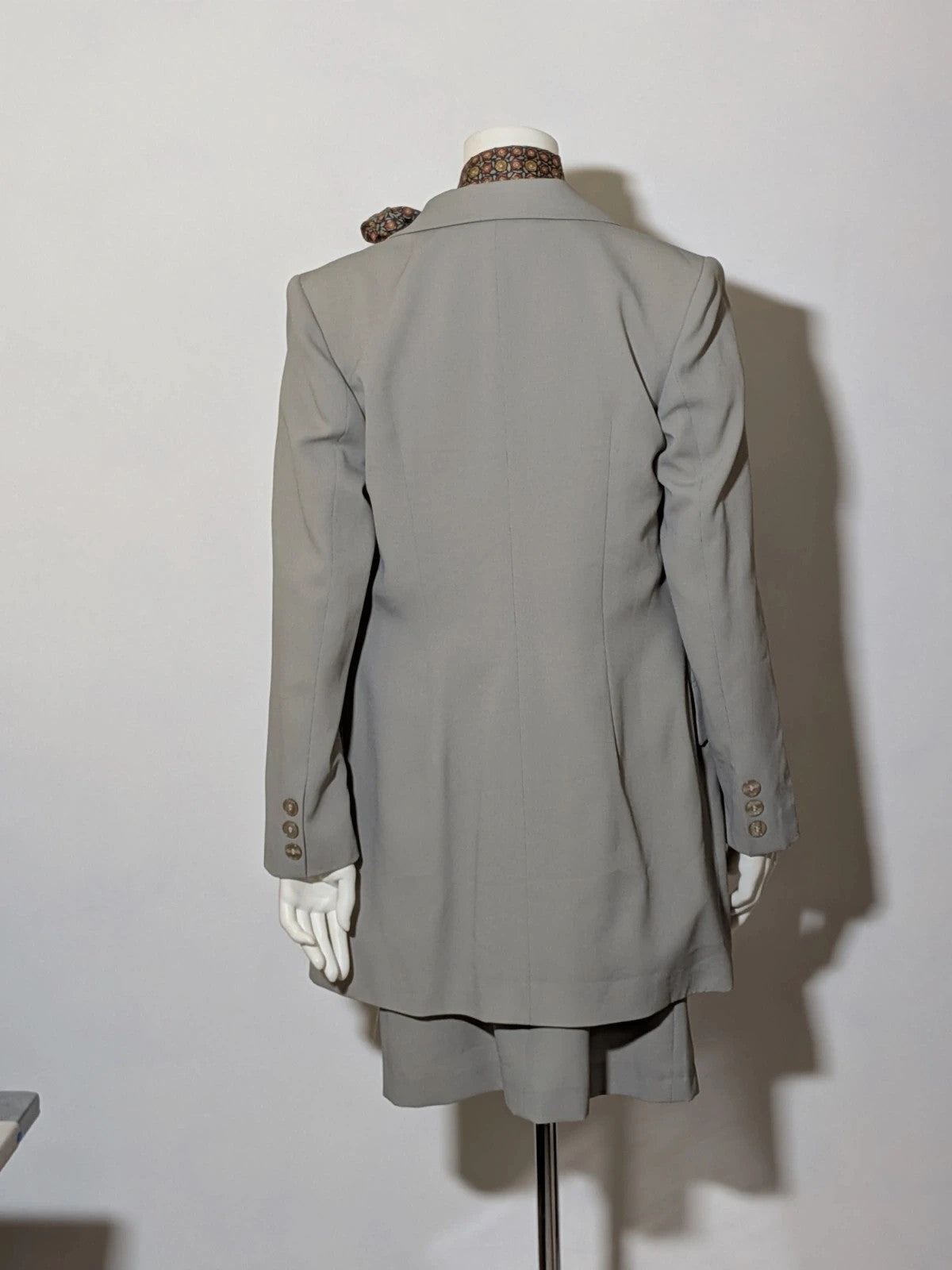 M-Made in Italy grey skirt suit with long jacket, short-sleeve dress, pearl buttons.