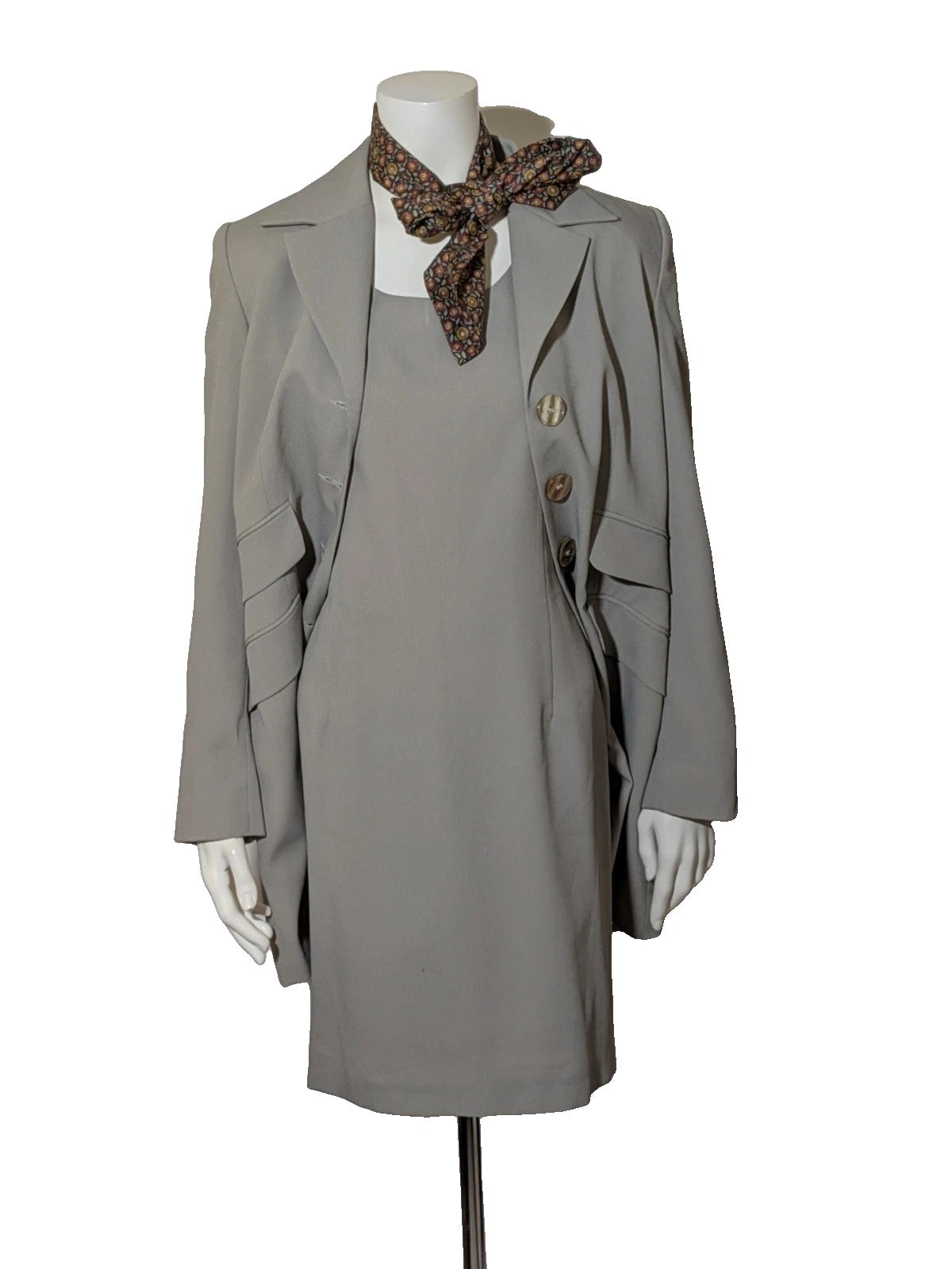 M-Made in Italy grey skirt suit with long jacket, short-sleeve dress, pearl buttons.