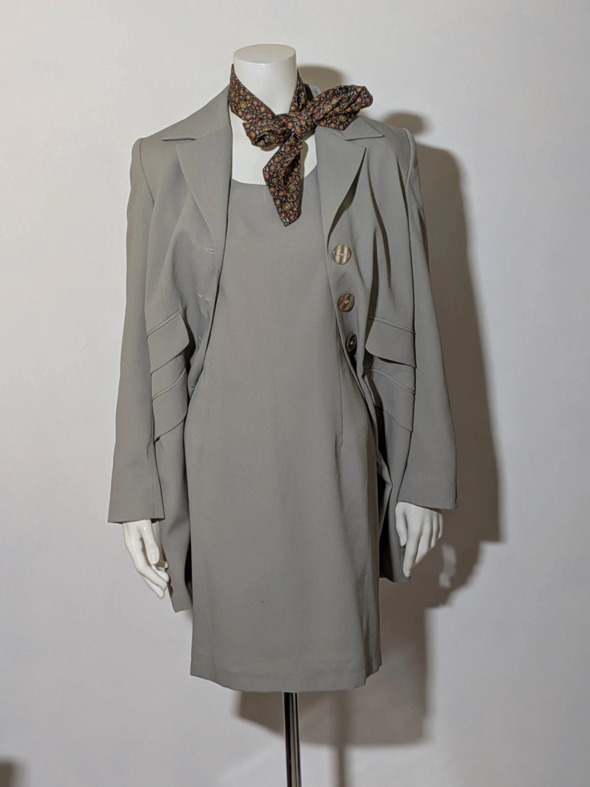M-Made in Italy grey skirt suit with long jacket, short-sleeve dress, pearl buttons.