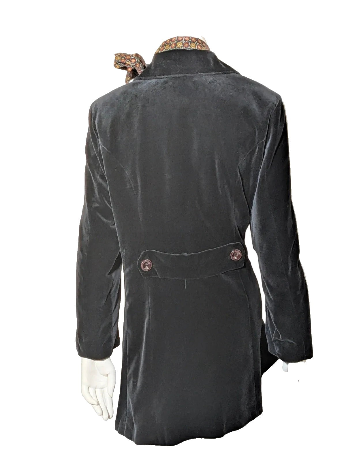 Estasy FIRENZE black double-breasted coat in soft velvet with contrast buttons and pockets.